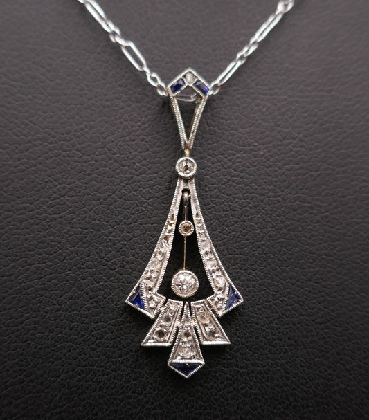 Pendentif Art Déco Diamants Et Saphirs Calibrés, Or Blanc Et Platine.