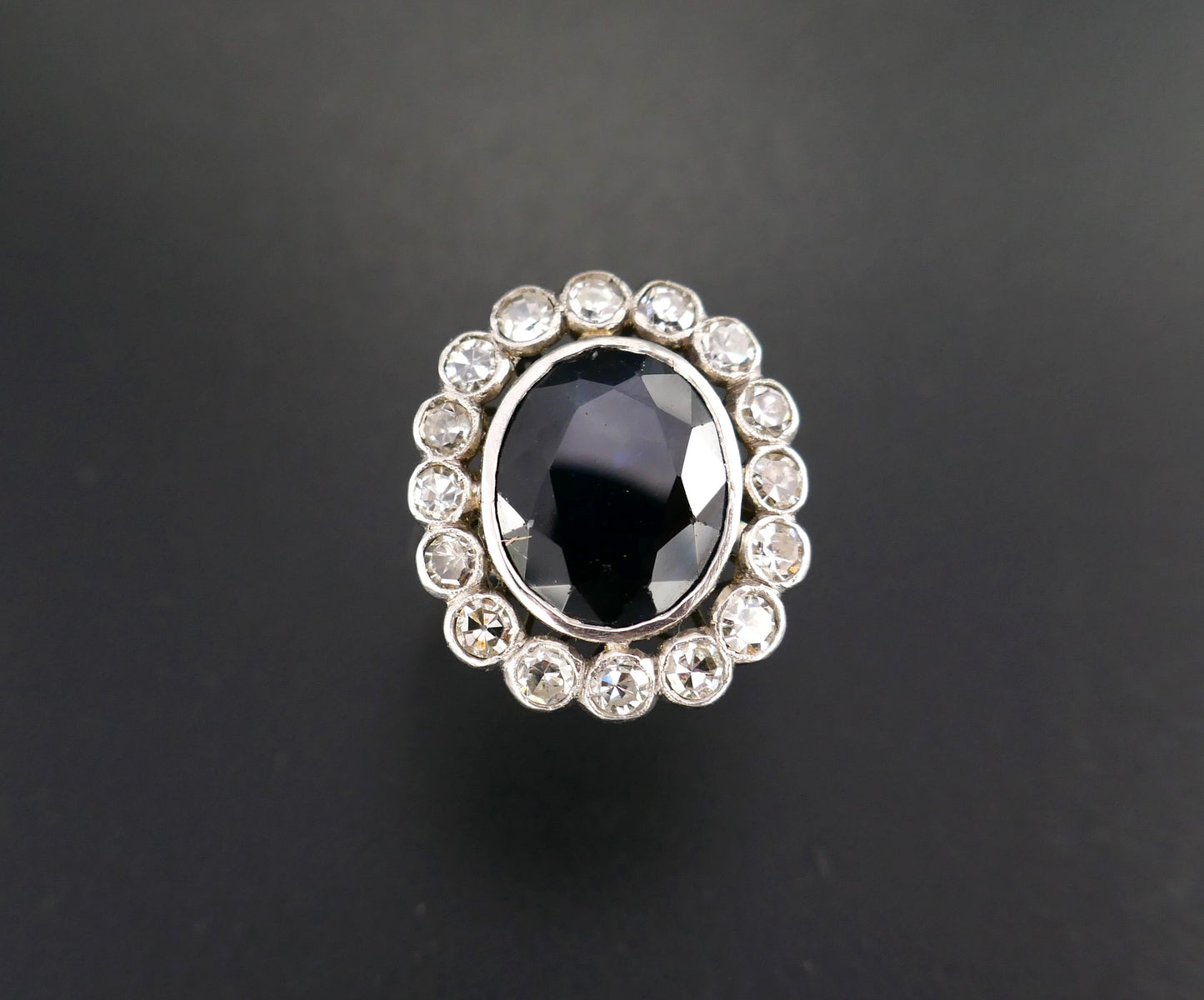 Bague Art Déco En Platine, Saphir Et Diamants.