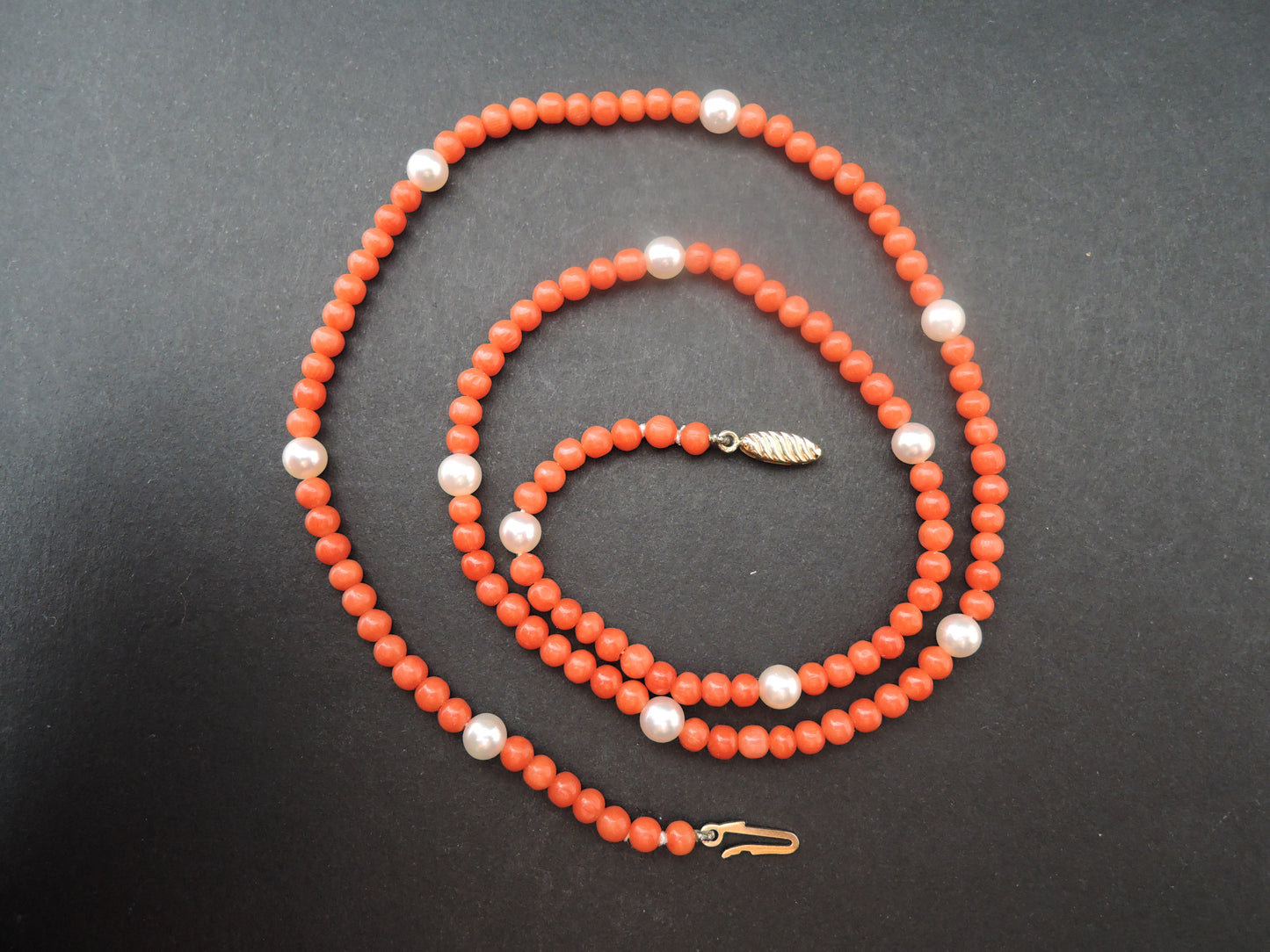 Collier Corail Et Perles, Fermoir Or 18 Carats