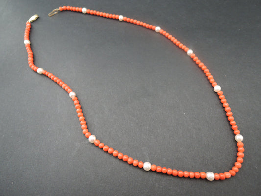 Collier Corail Et Perles, Fermoir Or 18 Carats