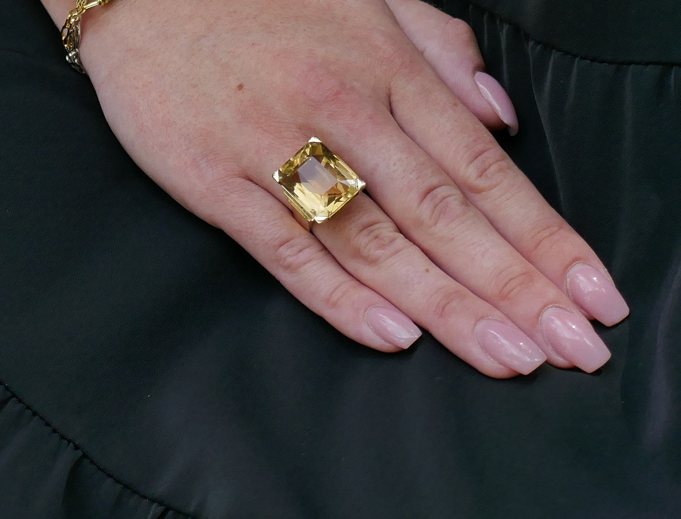 Bague Sertie d'Une Importante Citrine