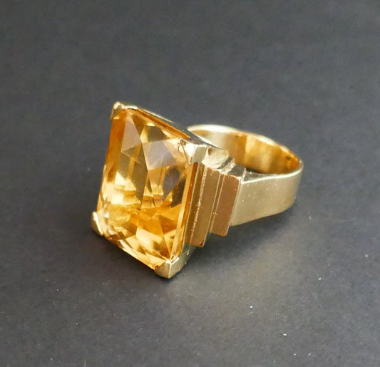 Bague Sertie d'Une Importante Citrine