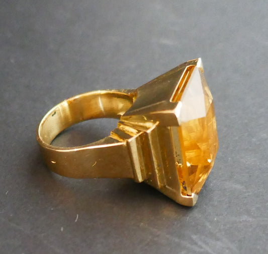 Bague Sertie d'Une Importante Citrine