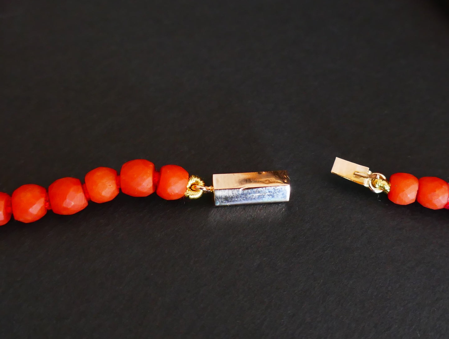 Collier De Perles De Corail Ancien Facettées, Fermoir Or 18 Carats