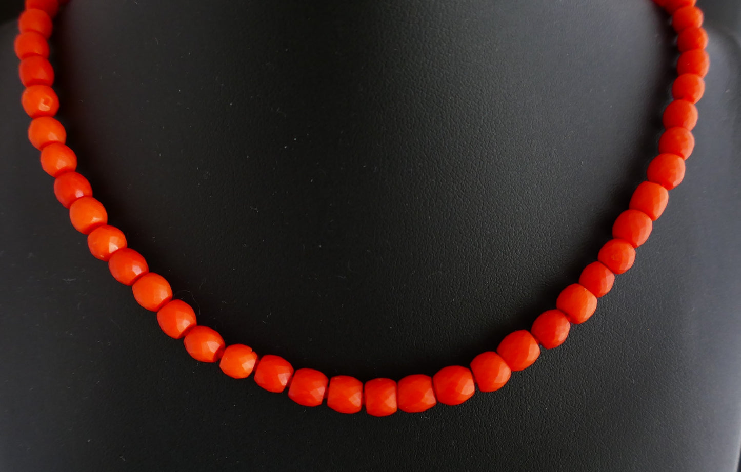 Collier De Perles De Corail Ancien Facettées, Fermoir Or 18 Carats