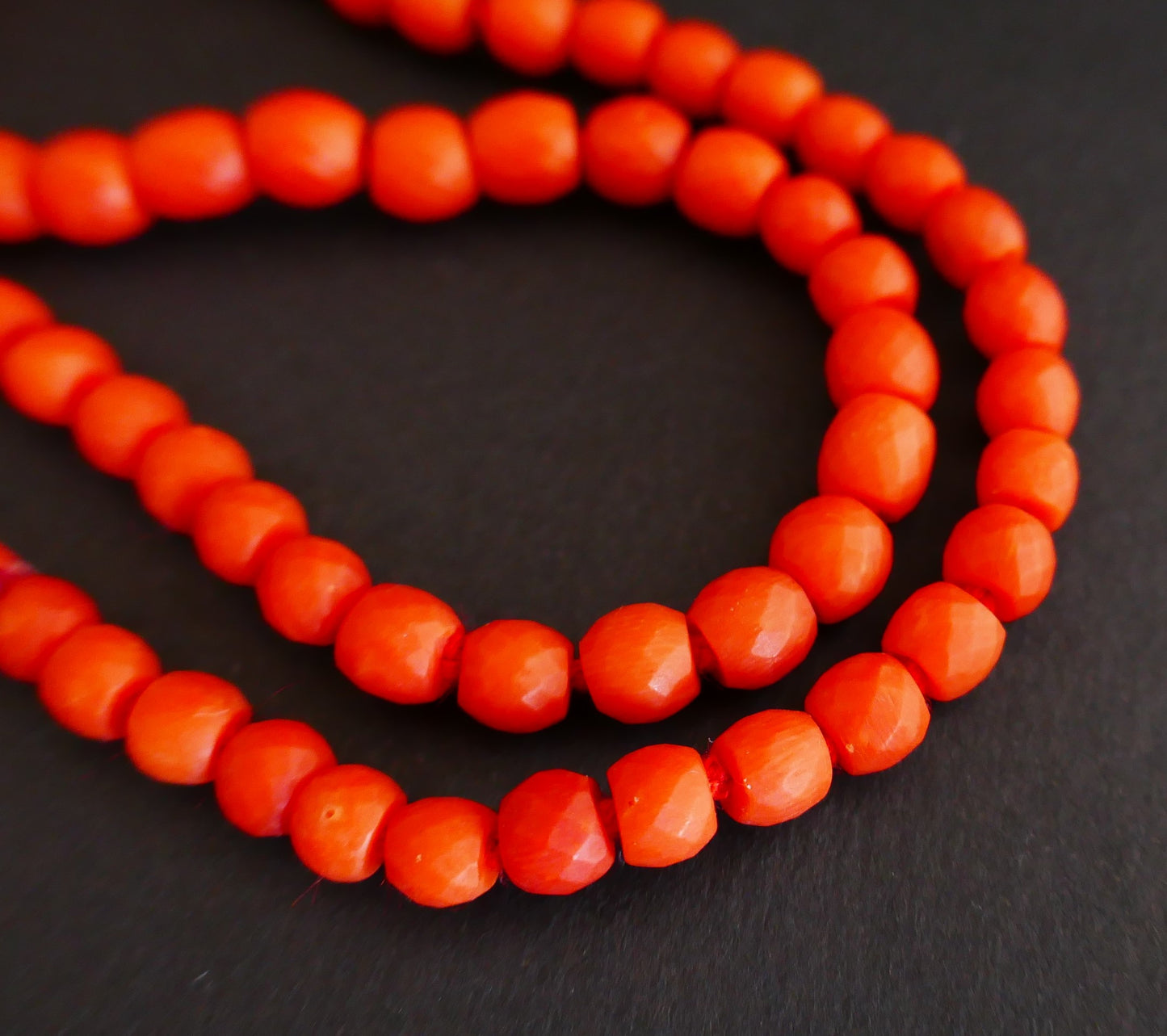 Collier De Perles De Corail Ancien Facettées, Fermoir Or 18 Carats