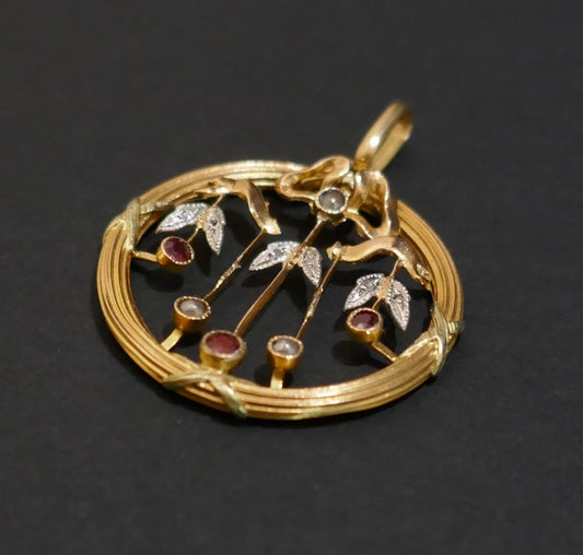 Pendentif Diamants, Perles Et Rubis, Or 18 Carats.