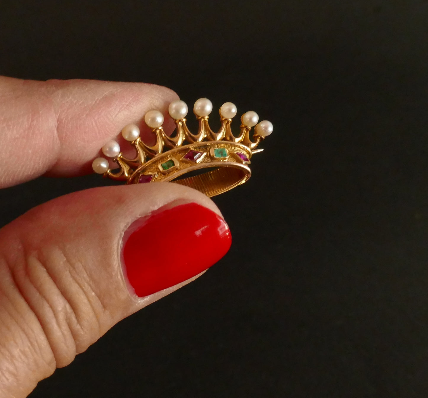 Broche Couronne Comtale, Perles, émeraudes Et Rubis, Or 18 Carats