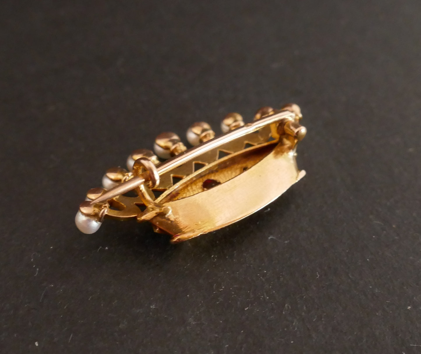 Broche Couronne Comtale, Perles, émeraudes Et Rubis, Or 18 Carats