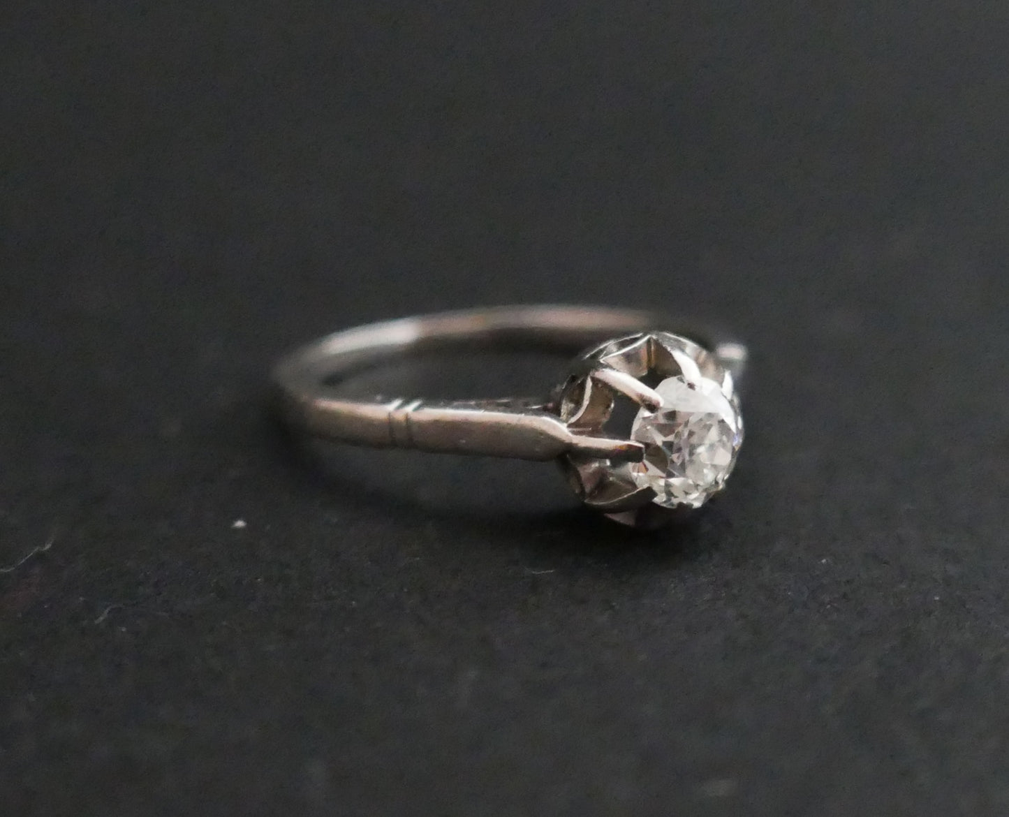 Bague Solitaire Diamant 0,40 Carat, Monture En Platine.