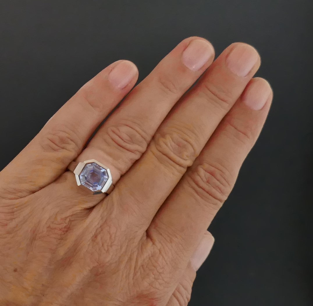 Bague Art Déco En Argent Sertie d'Un Spinelle Bleu De Synthèse