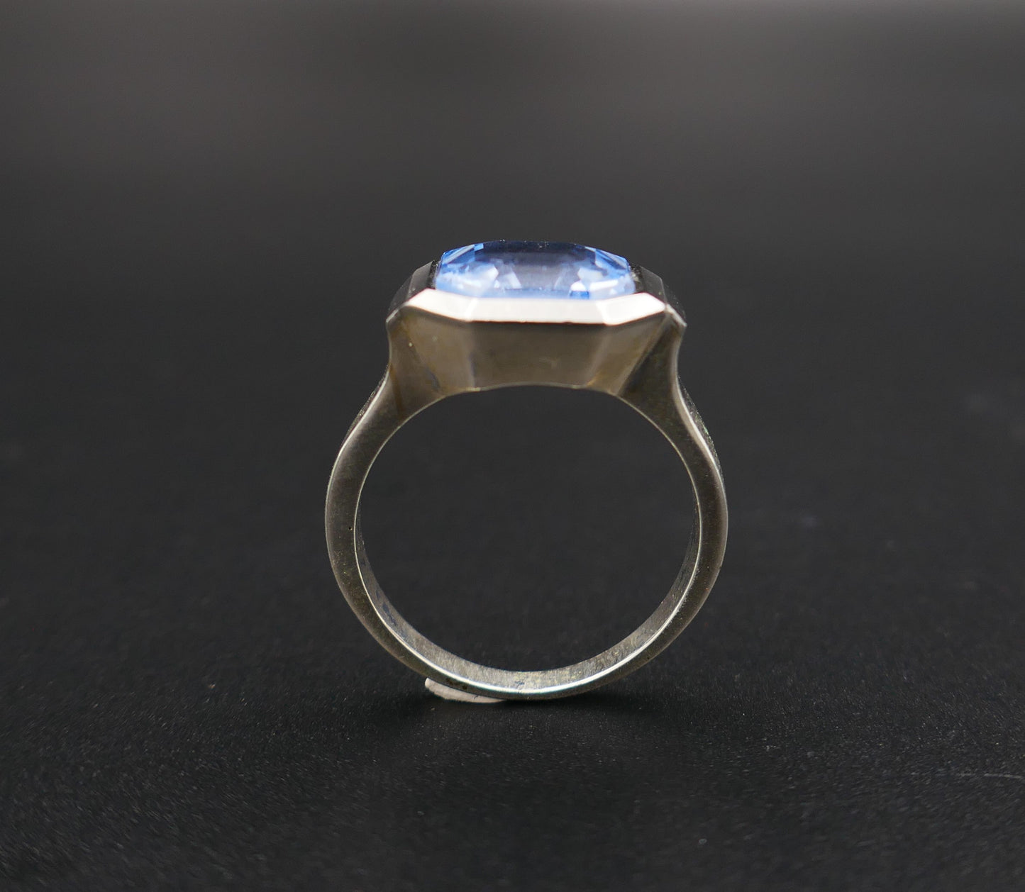 Bague Art Déco En Argent Sertie d'Un Spinelle Bleu De Synthèse
