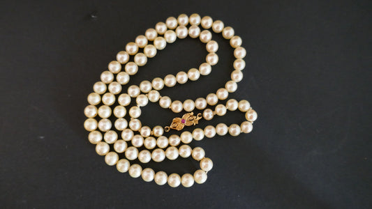 Collier de Perles De Culture, Fermoir Or Jaune et rubis synthèse