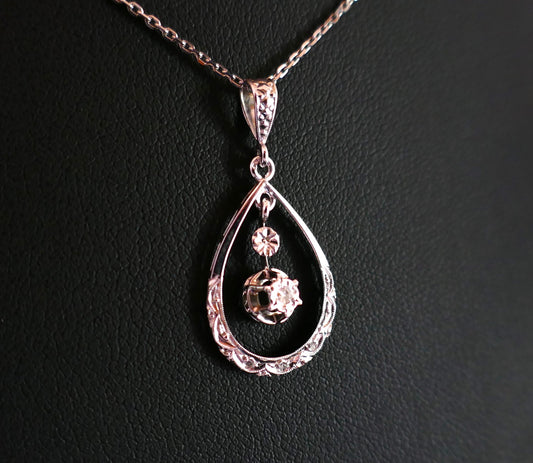 Pendentif Art Déco Serti d'Un Diamant Or Blanc 18 Carats Avec Chaîne Or Blanc