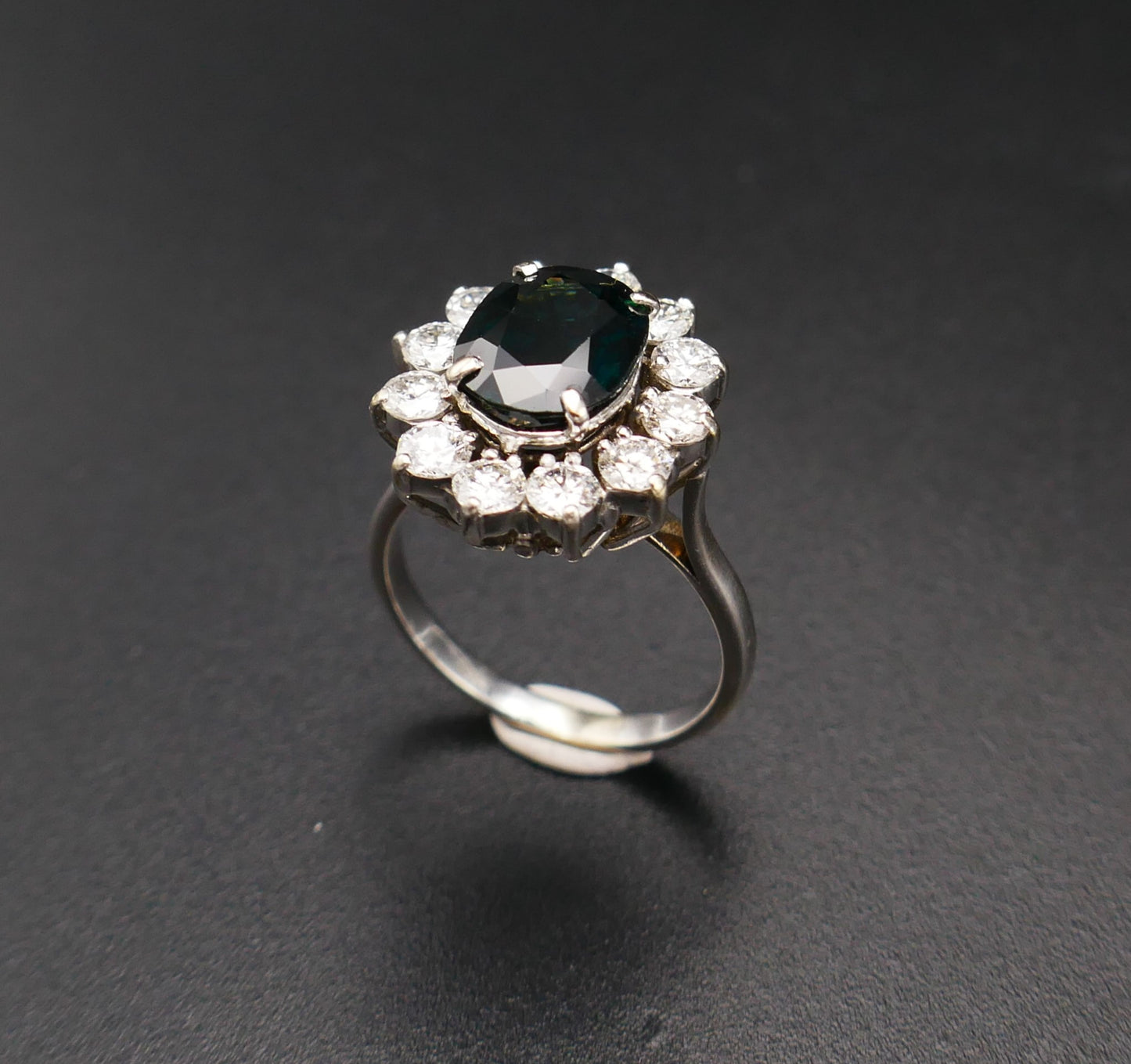 Bague Saphir Et Diamants, Or Blanc 18 Carats