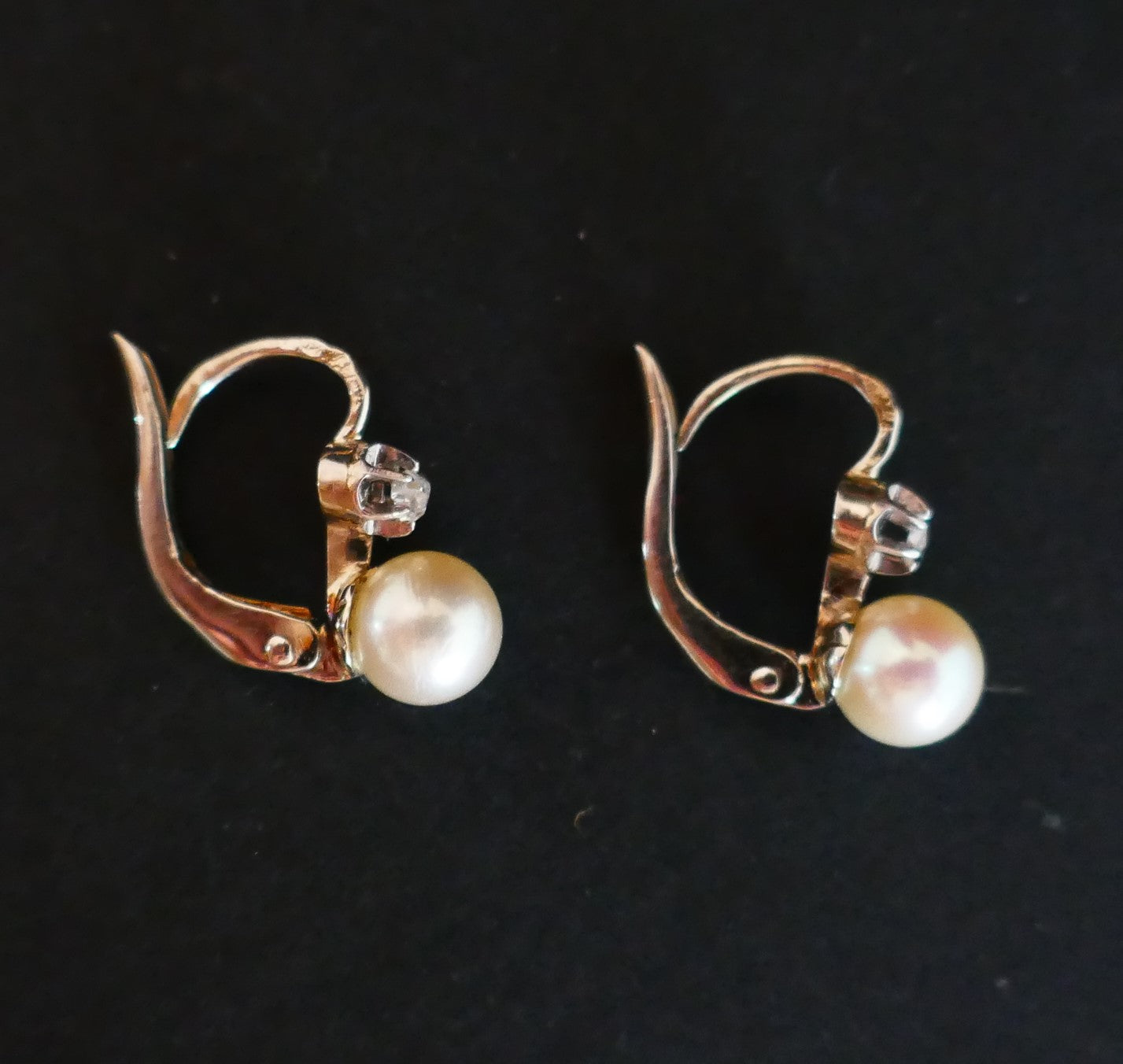 Boucles d'Oreilles Dormeuses Perles Et Diamants, Or Blanc 18 Carats.