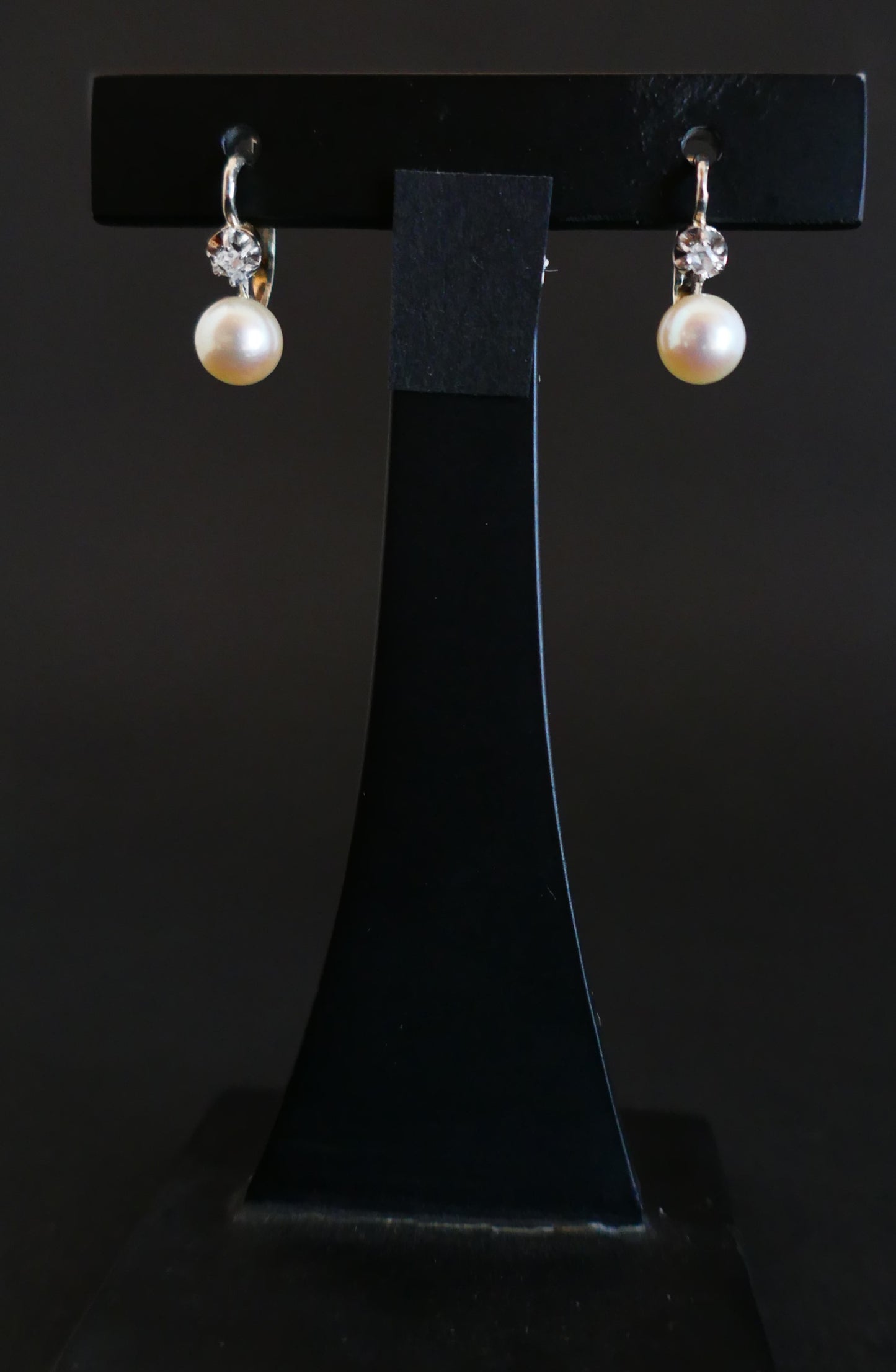 Boucles d'Oreilles Dormeuses Perles Et Diamants, Or Blanc 18 Carats.