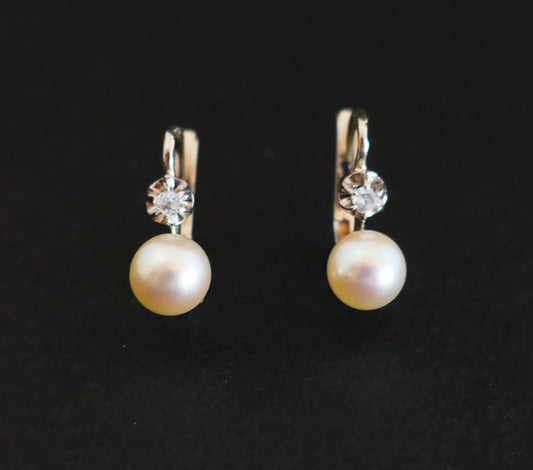 Boucles d'Oreilles Dormeuses Perles Et Diamants, Or Blanc 18 Carats.