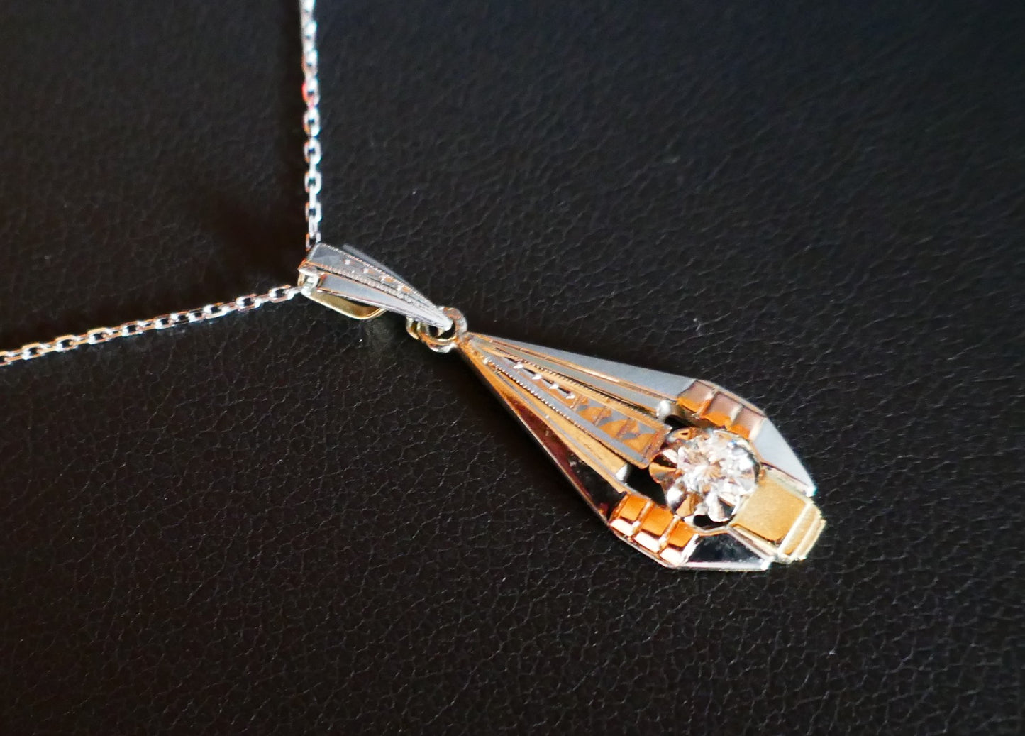 Pendentif Art Déco Diamant, Or 3 Tons 18 Carats