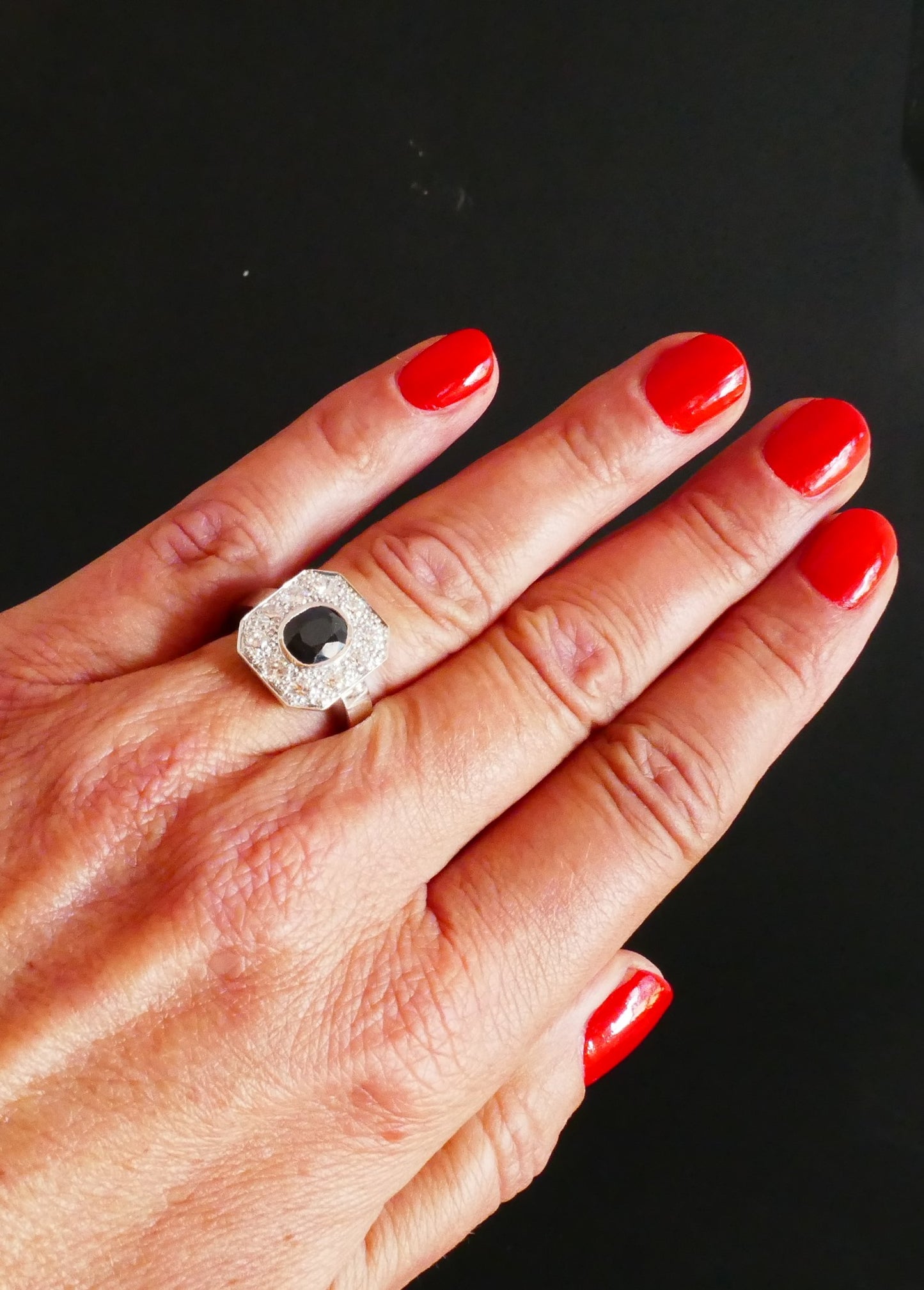 Bague Saphir Et Diamants, monture or blanc 18 carats
