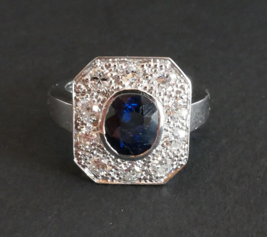 Bague Saphir Et Diamants, monture or blanc 18 carats