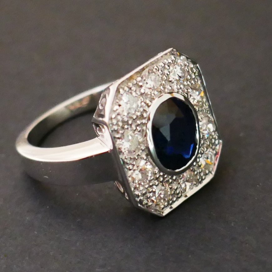 Bague Saphir Et Diamants, monture or blanc 18 carats