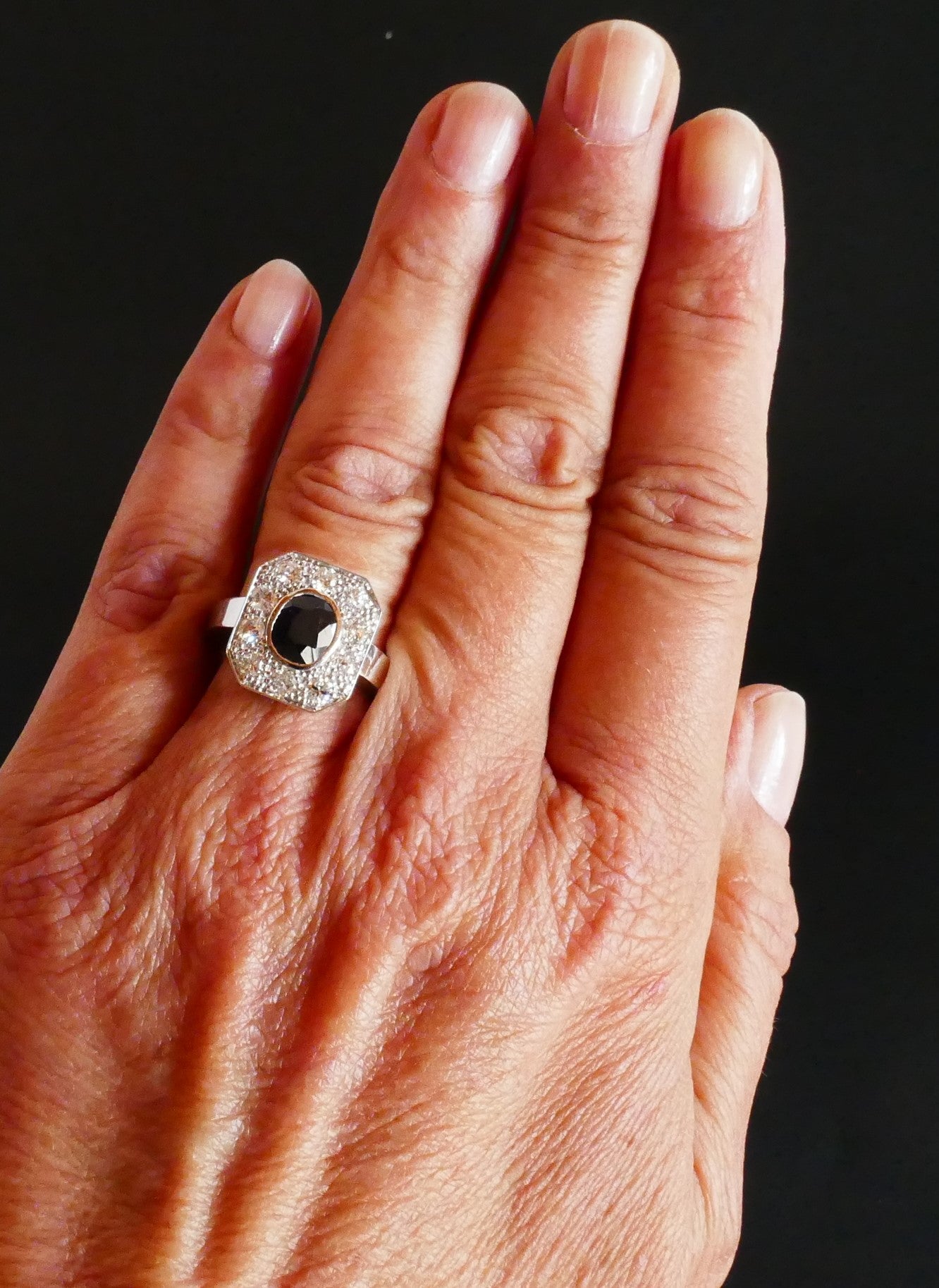 Bague Saphir Et Diamants, monture or blanc 18 carats