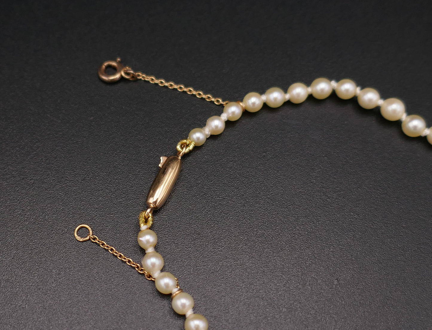 Collier De Perles De Culture, Fermoir Et Chaînette De Sécurité, or 18 carats.