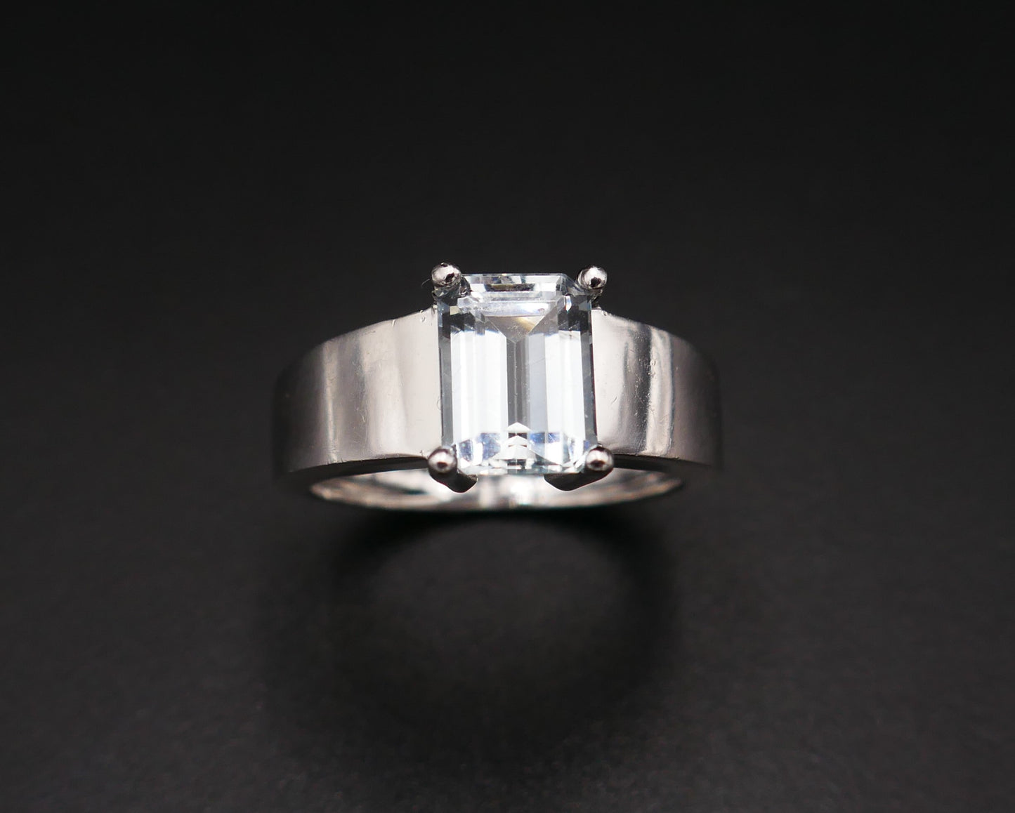 Bague Sertie d'Une Aigue Marine, Or Blanc 18 Carats