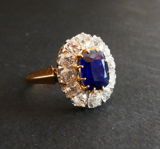 Bague Saphir Naturel 1,96 Carat Et Diamants 1,20 Carat, Or Et Platine.