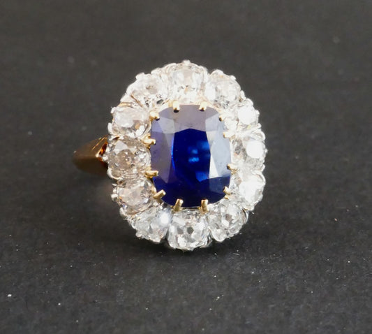 Bague Saphir Naturel 1,96 Carat Et Diamants 1,20 Carat, Or Et Platine.