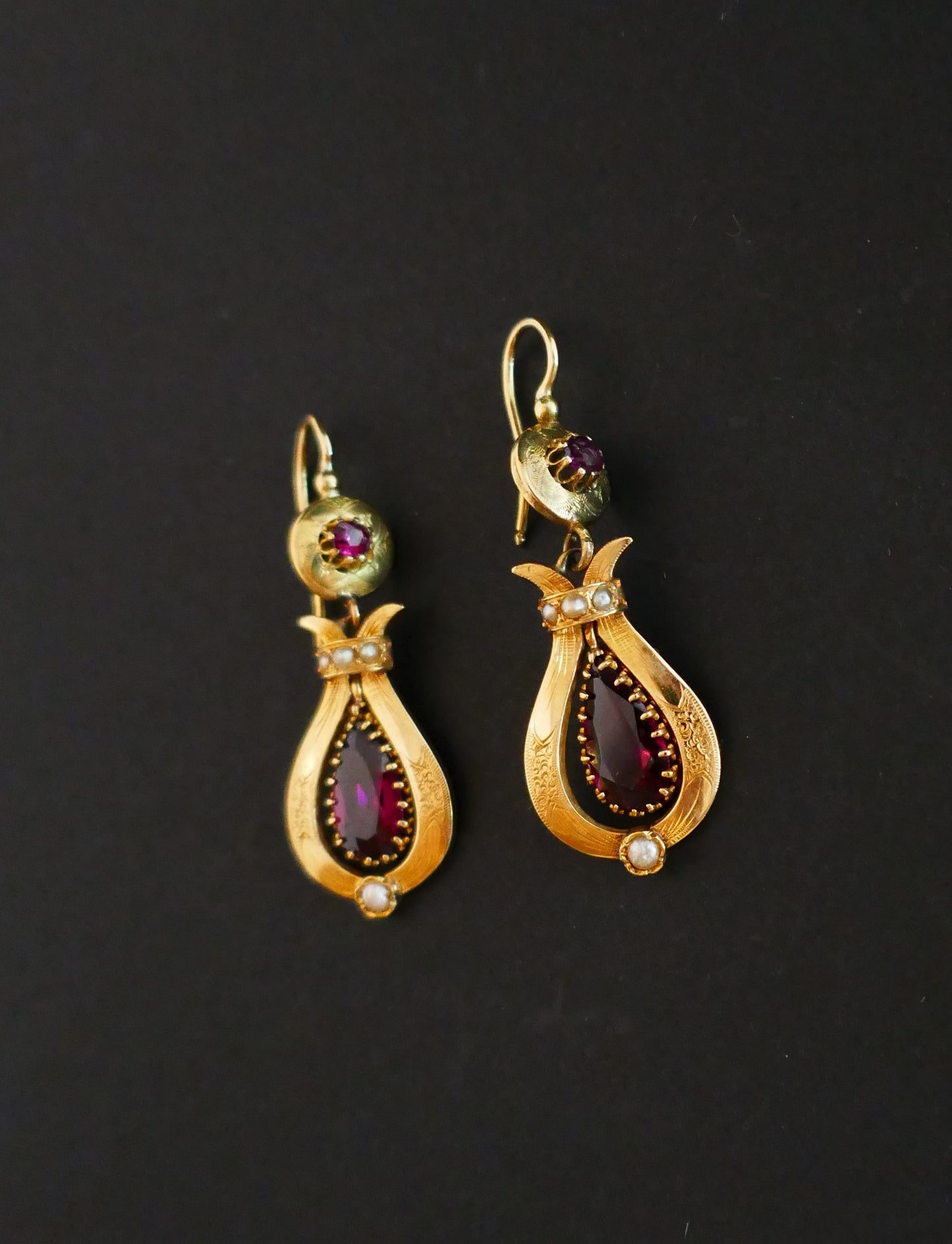 Boucles d'Oreilles XIXème Siècle, Grenats Et Perles Fines
