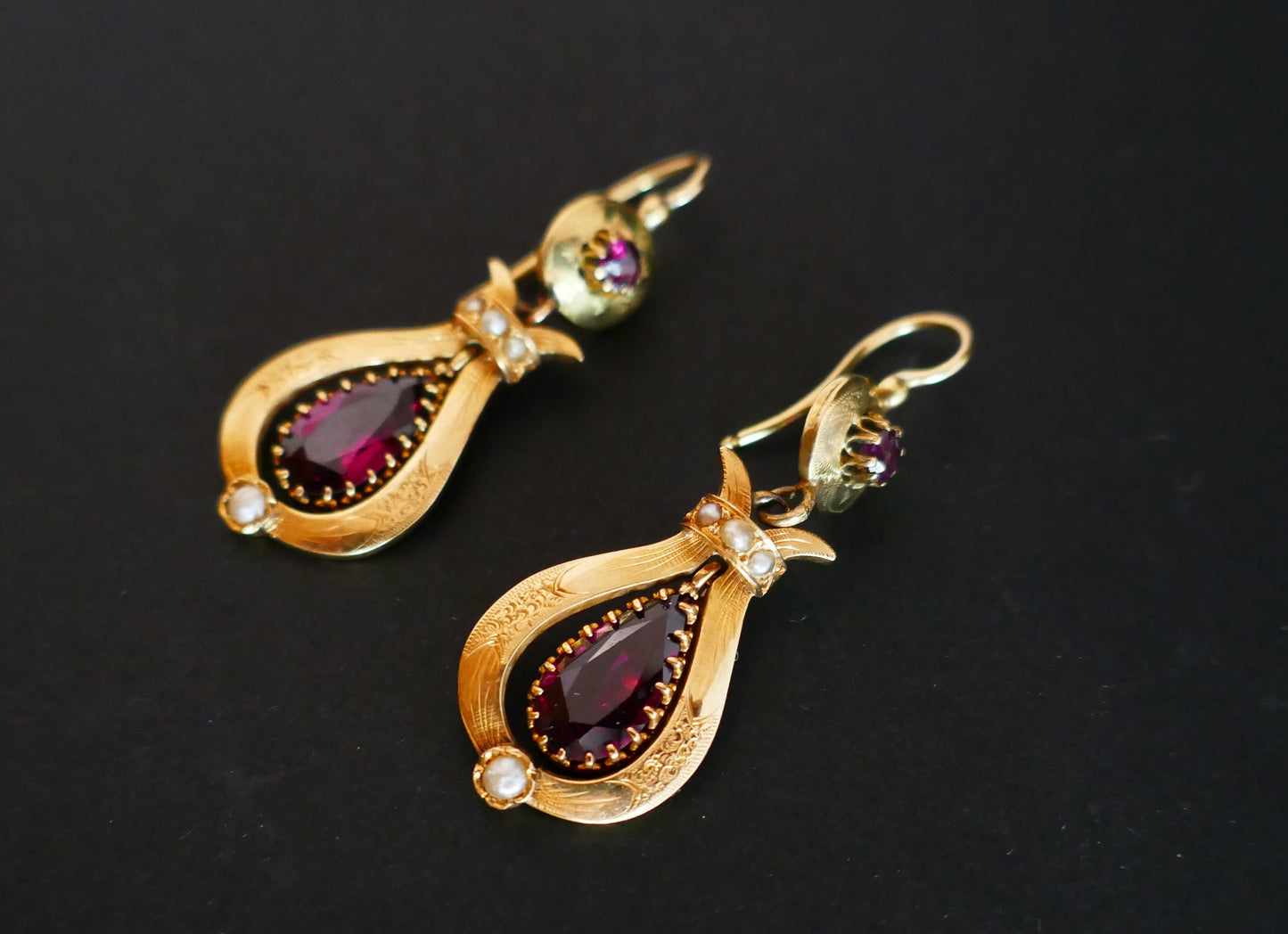 Boucles d'Oreilles XIXème Siècle, Grenats Et Perles Fines