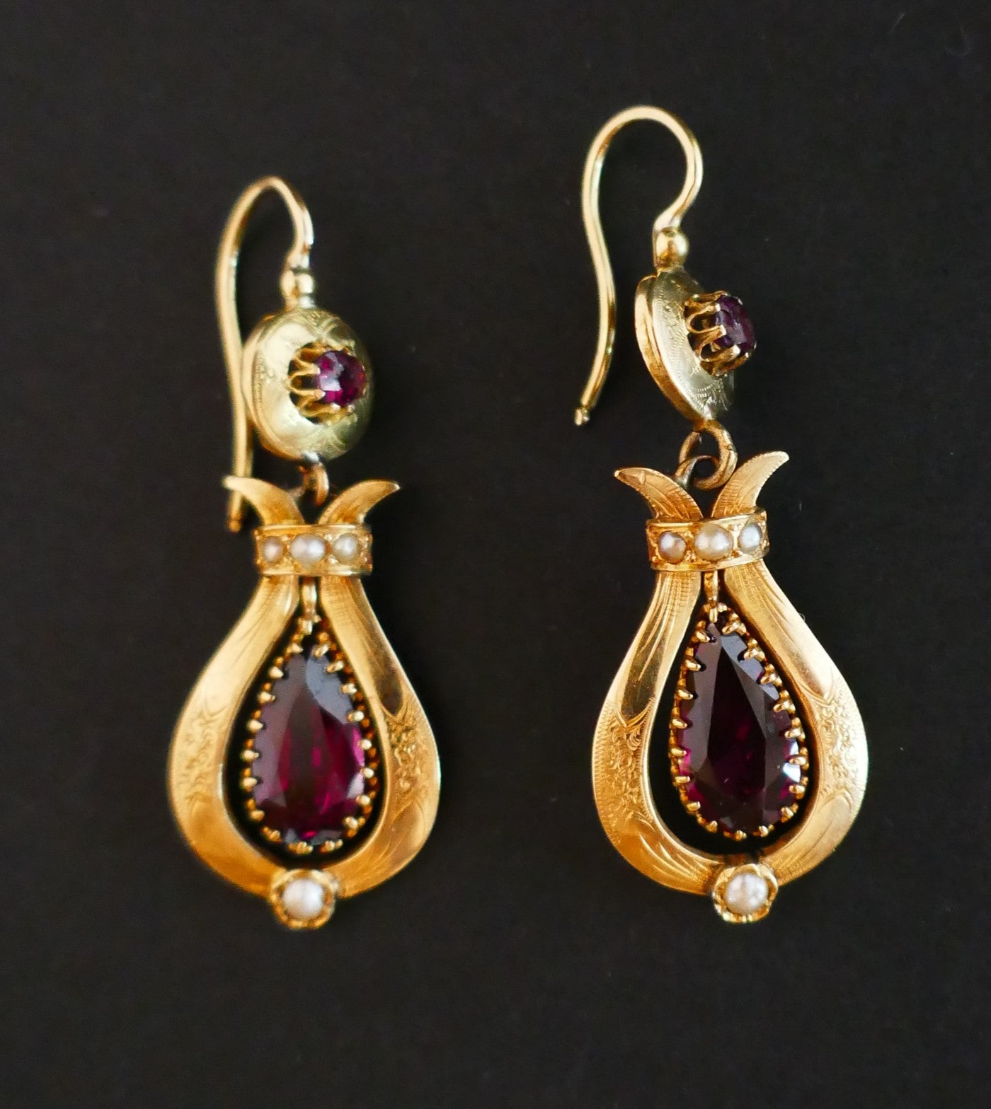 Boucles d'Oreilles XIXème Siècle, Grenats Et Perles Fines