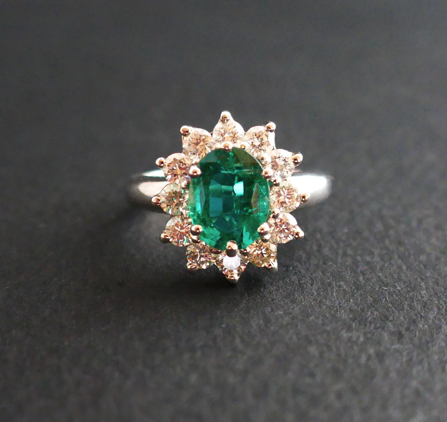 Bague émeraude et diamants