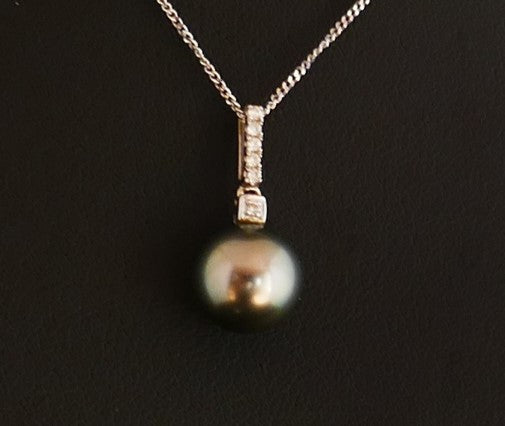 Pendentif Perle De Tahiti Et Diamants, Chaîne Or Blanc 18 Carats