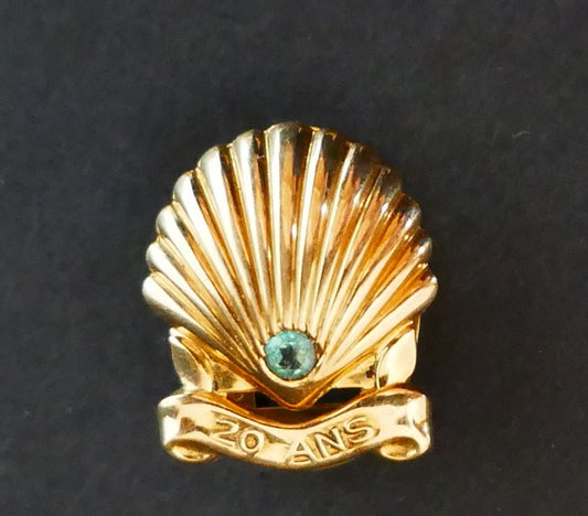 Cartier Boutonnière Coquille Saint Jacques Or 18 Carats Et émeraude
