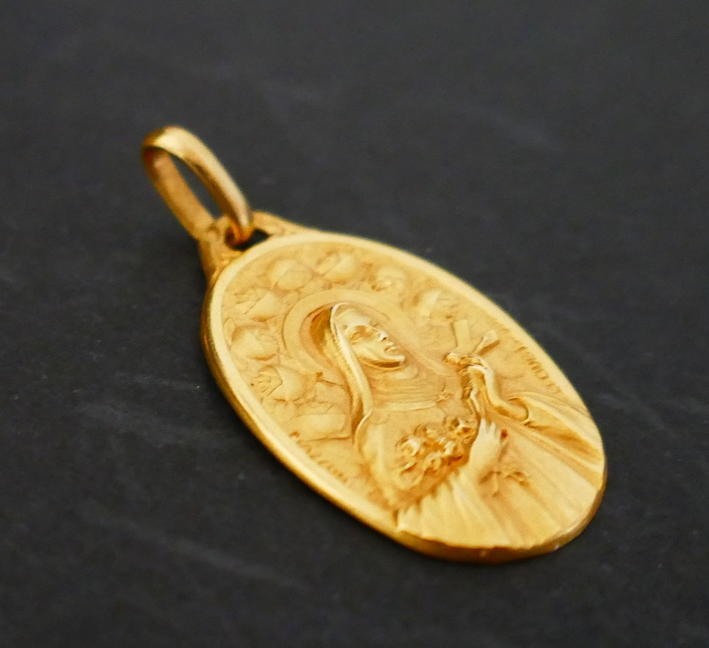 Augis Mazzoni Médaille Art Déco De Forme Ovale, Signée