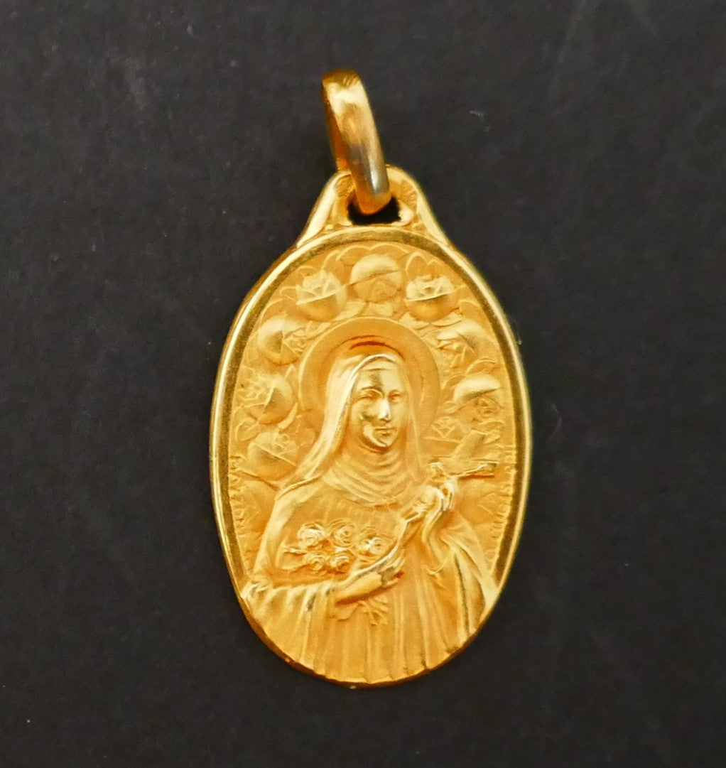 Augis Mazzoni Médaille Art Déco De Forme Ovale, Signée