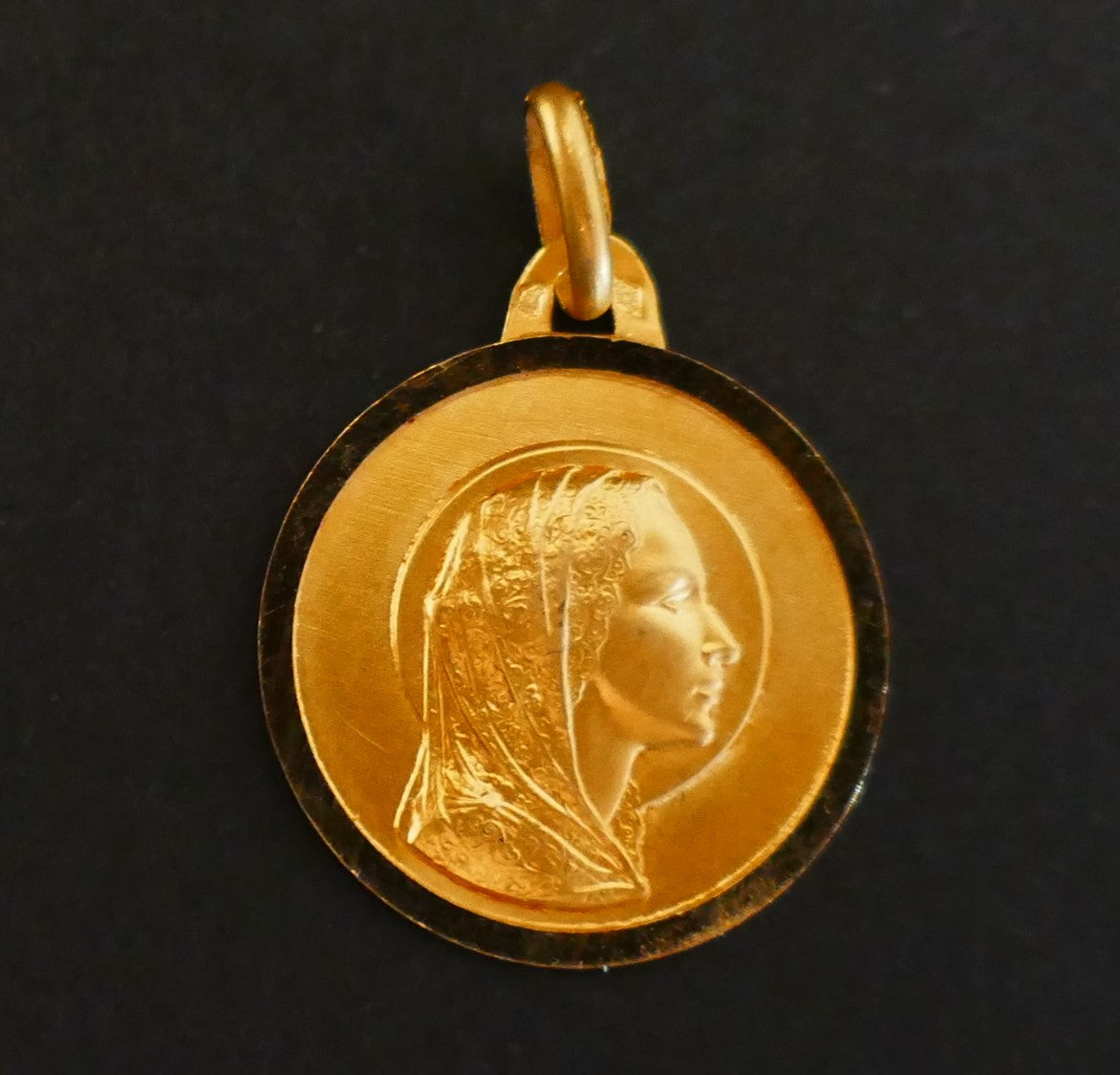 Médaille Vierge Or 18 Carats.