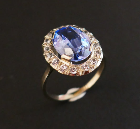 Bague Sertie d'Une Topaze Entourage Pierres Blanches