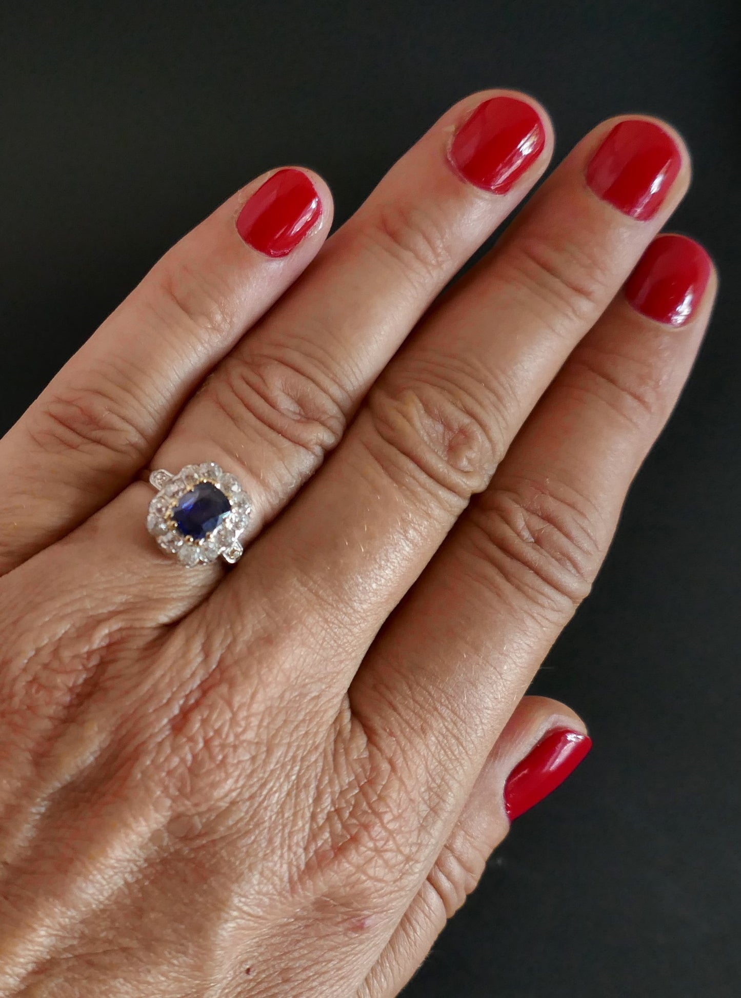 Bague Ornée d'Un Saphir Et Diamants, Or Et Platine.