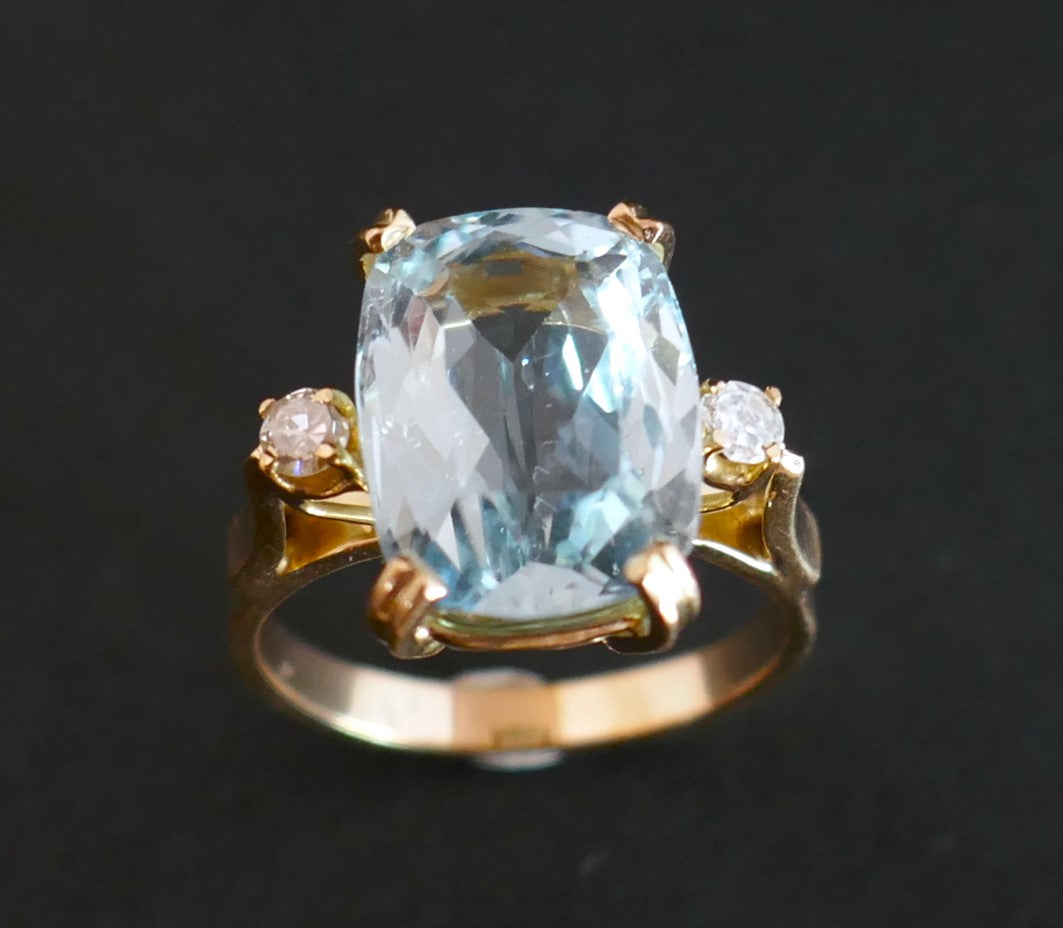 Bague Ornée d'Une Aigue Marine Et Diamants