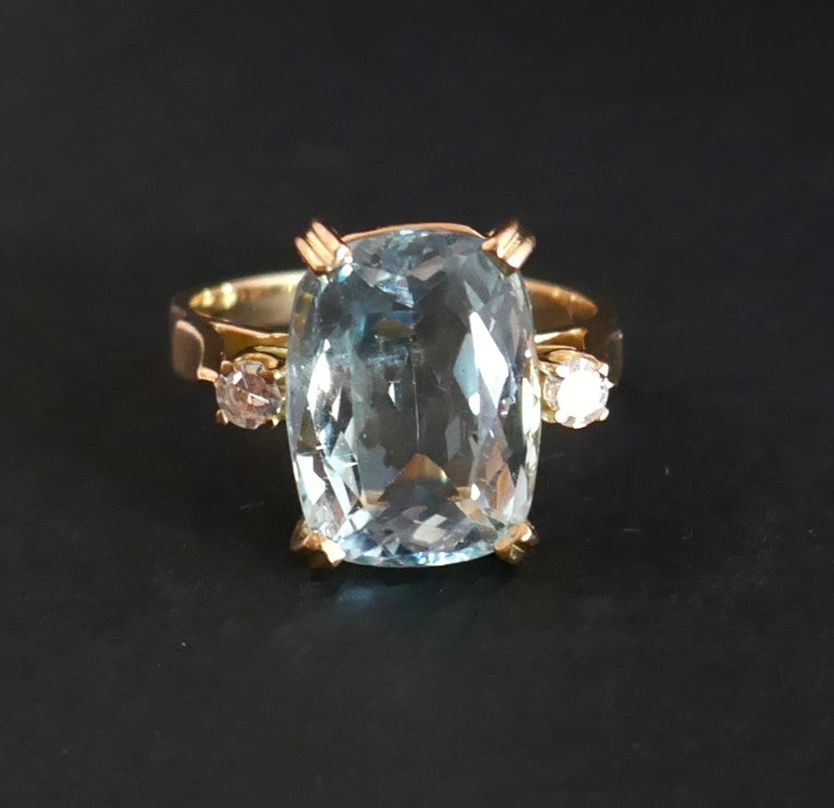 Bague Ornée d'Une Aigue Marine Et Diamants