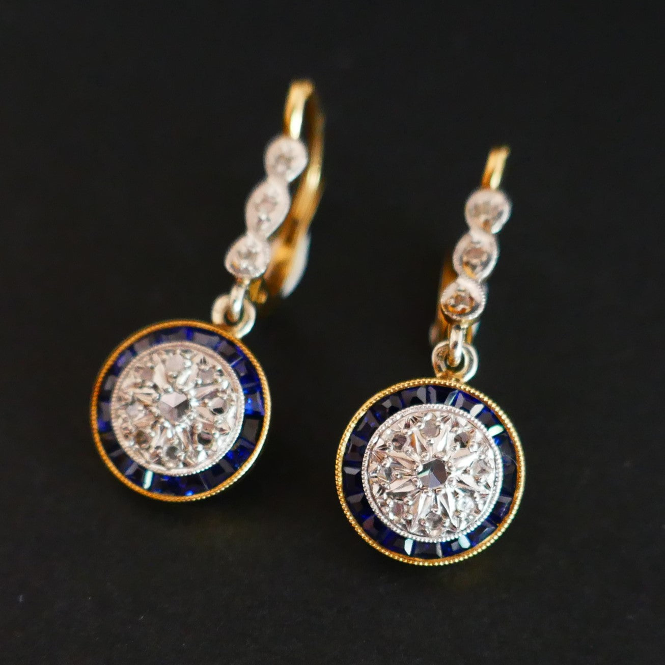 Boucles d'Oreilles Art Déco Diamants Et Saphirs Calibrés
