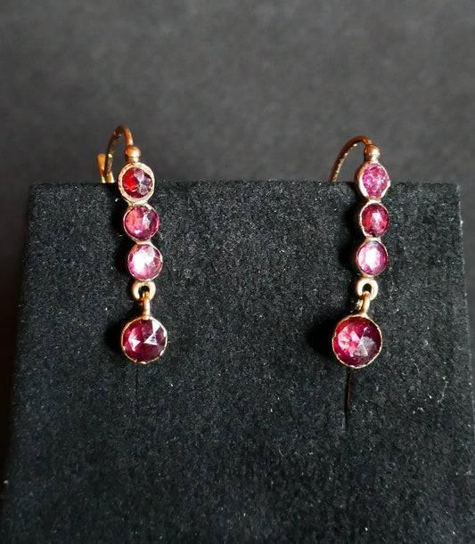 Boucles d'Oreilles dormeuses ornées de pierres, Or Rose 18 Carats