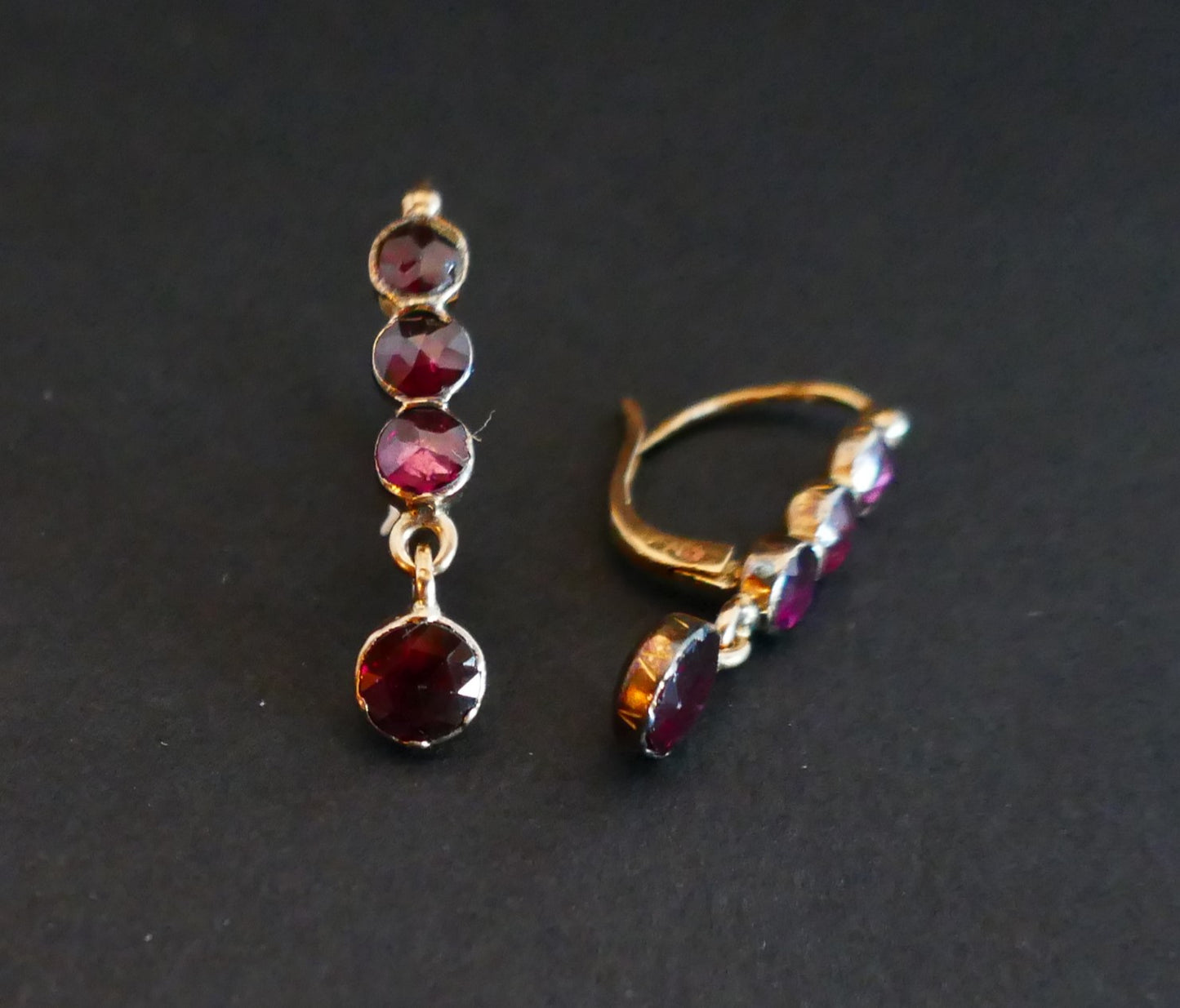 Boucles d'Oreilles dormeuses ornées de pierres, Or Rose 18 Carats