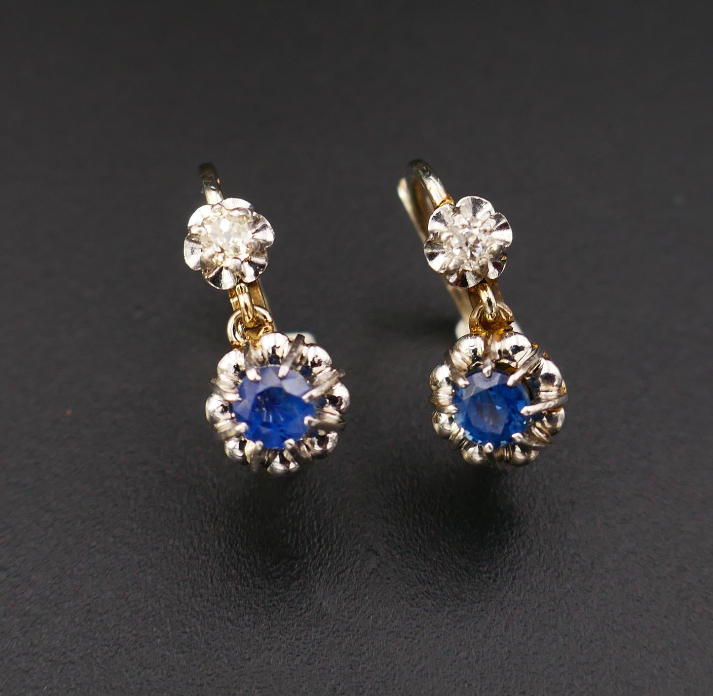 Dormeuses Saphirs Et Diamants, Platine Et Or 18 Carats.