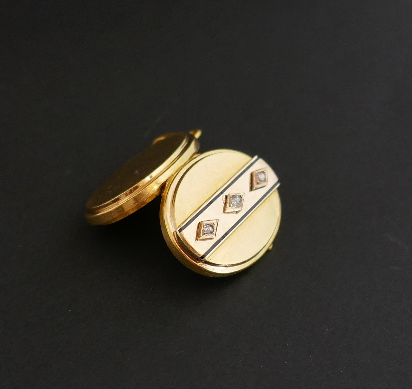 Pendentif Ouvrant Diamants Taille Rose Et émail, chaîne en or 18K