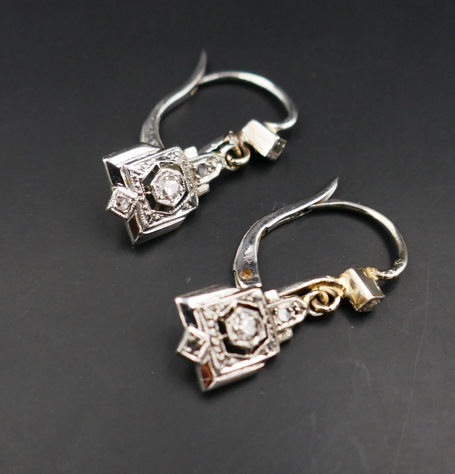 Boucles d'Oreilles Art Déco ornées de diamants
